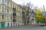 На пересечении улицы Гоголевской и Воровского. Слева дом №13/30. 