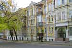 Фасад здания №13/30 по улице Гоголевской.